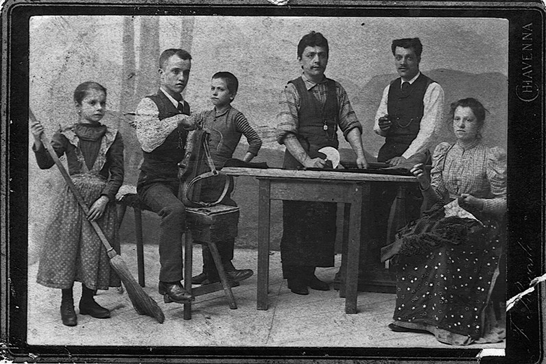 Sattlerfamilie Testa, um 1870